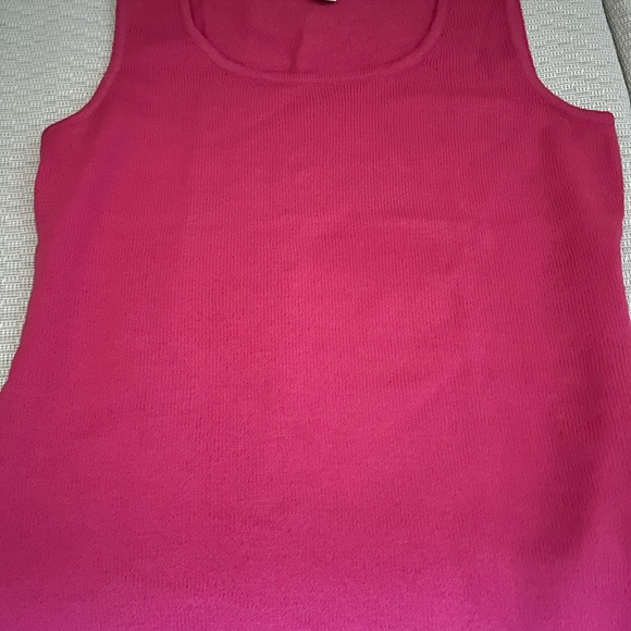 St John in pink - Picture 3 of 3